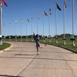 Meet your Posher, Akosi